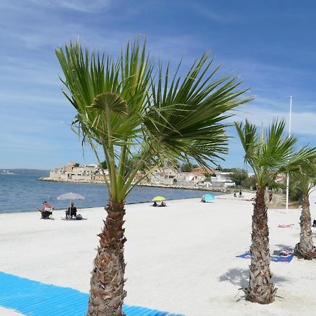 Appartamento Le Provencal Saint-Mitre-les-Remparts Esterno foto